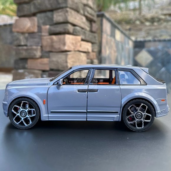 1:20 scale Rolls-Royce CULLINAN DIECAST WITH HEADLIGHT & Diecast - Picture 4 of 8